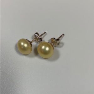 Freshwater pearl earrings